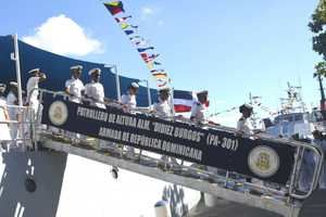 Armada Dominicana recibe crucero de instrucción.