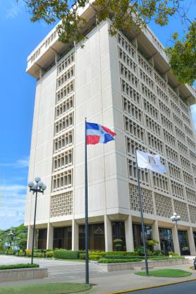 Voluntariado Bancentraliano dona fondos para equipos para el Hospital Regional San Vicente de Paul, de SFM