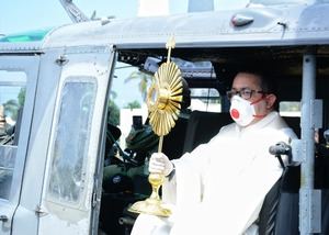 La capital dominicana, bendecida desde un helicóptero en plena cuarentena