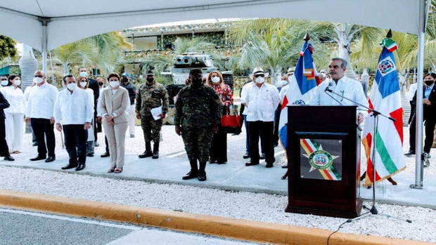 Presidente Abinader en  visita a Barahona.