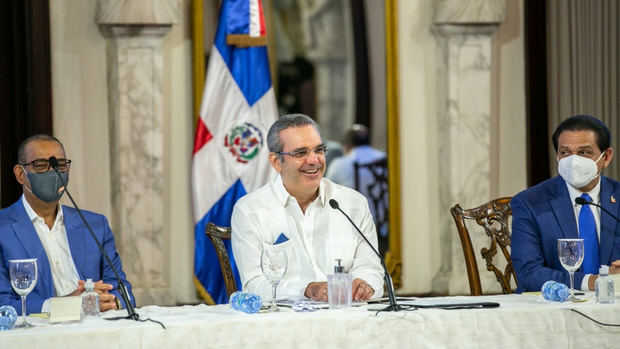 Presidente Abinader recibe a 290 representantes de juntas vecinos de Monseñor Nouel