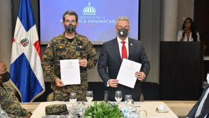 Ministerio de la Presidencia y Ministerio de Defensa firman acuerdo para incluir militares en el Plan Nacional de Viviendas Familia Feliz