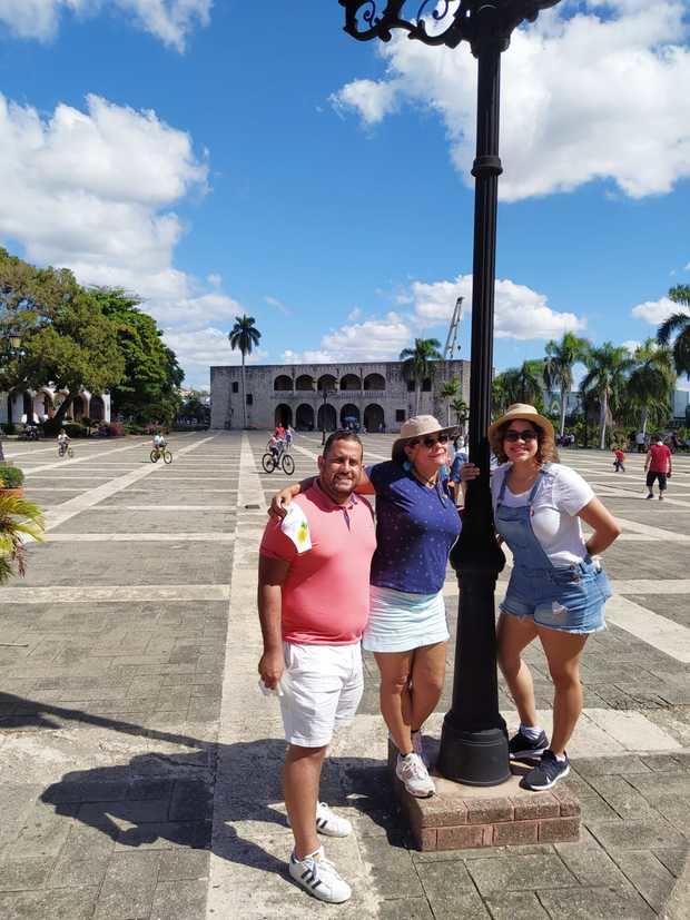 Josefina Adames con sus hijos 