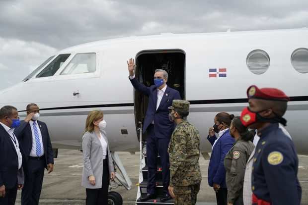Abinader viaja a Argentina este martes y de allá a Chile para investidura de Boric.