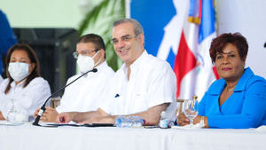 Abinader anuncia la construcción de escuela para niños especiales y Hospital Materno Infantil en SDO