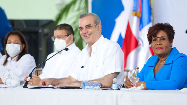 Abinader anuncia la construcción de escuela para niños especiales.