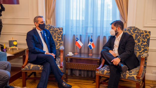 Presidente Abinader trata con presidente electo de Chile, Gabriel Boric, sobre el fortalecimiento de las relaciones y la cooperación entre ambas naciones