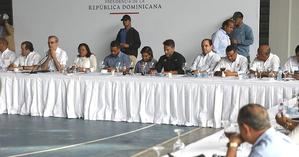 Director general del IAD participa junto al presidente Abinader en reunión con líderes comunitarios de Santo Domingo Oeste