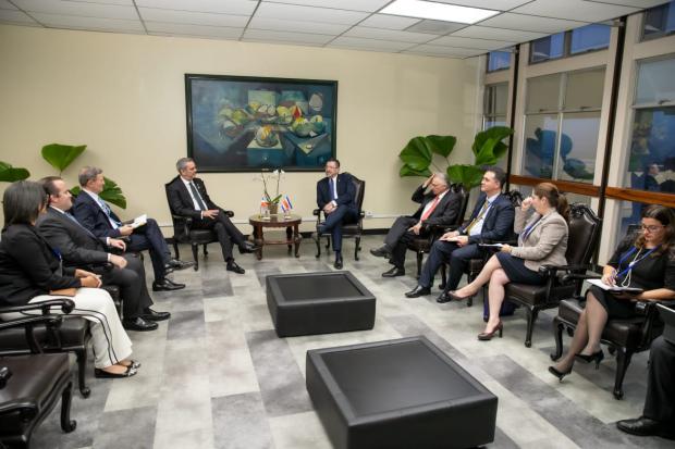 Presidente Abinader y mandatario electo de Costa Rica se reúnen previo a toma de posesión