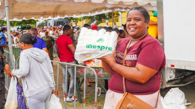 Inespre celebra el Día de las Madres con venta de productos a bajo costo.