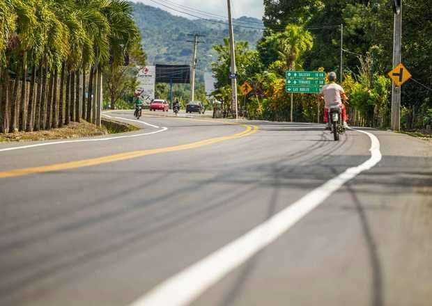 Primer mandatario inaugura carretera Moca-Salcedo-Tenares
