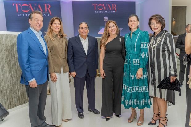 Víctor Bisonó, Chabela León de Bisonó, Juan Portela, la alcaldesa Carolina Mejía, Daniela Bisonó y Marianela Arredondo.