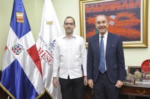 Franklin García Fermín, Ministro de Educación Superior y David Puig, embajador dominicano en la India.