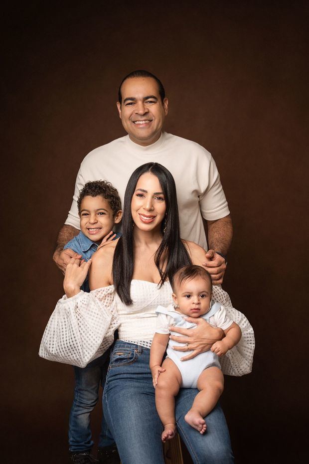 Kalil y Sarah junto a sus hijos Abraham Kalil y Gael Elías.