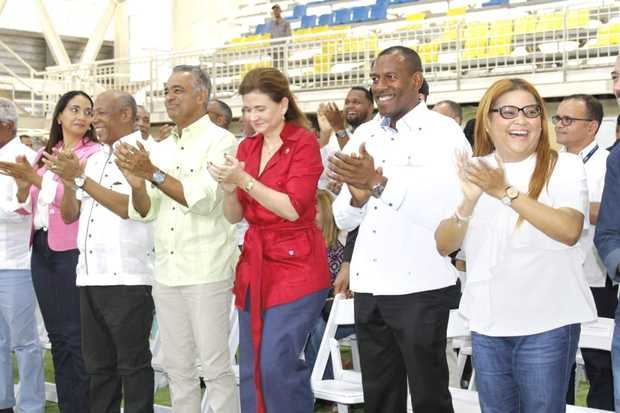 Vicepresidenta Raquel Peña destaca en Azua labor del IAD y otras instituciones en programas de titulación. 