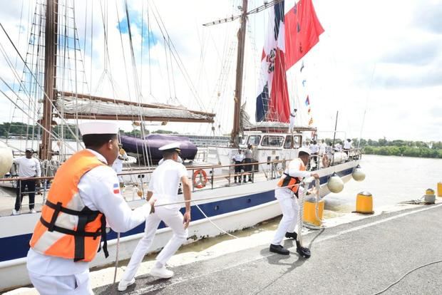 Recibimiento del crucero de instrucción.