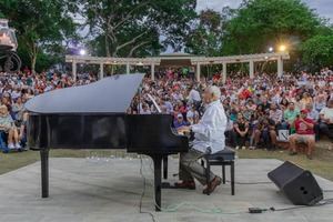 Rafael Solano Llena de Magia el parque Las Praderas con su "Piano bajo la luna"