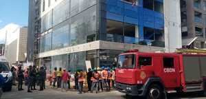 Un muerto y cuatro heridos al caer de un andamio de edificio en construcción en la capital