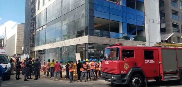 911 coordinó asistencia en evento ocurrido en construcción de edificio en Av. Churchill.