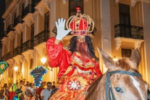 Desfile de Reyes Magos para el disfrute de todos los niños.