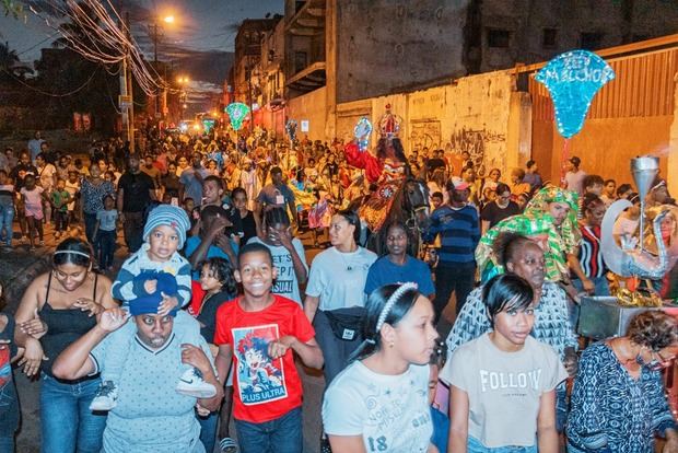 Desfile de Reyes Magos para el disfrute de todos los niños.