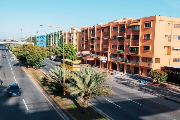 Alcaldía del DN embellece edificios de las avenidas México y Quinto Centenario.