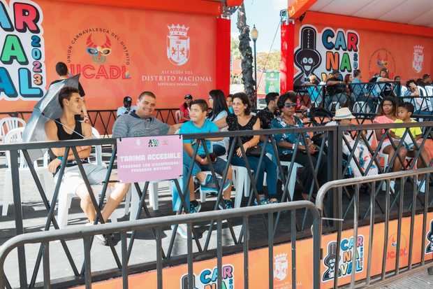 Carnaval del Distrito Nacional contará con tarima para personas con discapacidad y adultos mayores.