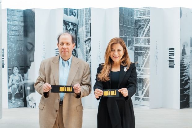 INICIA y la Alcaldía del DN inauguran exhibición fotográfica del libro “Aquí y Allá” .