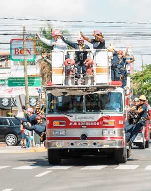 Bomberos del DN gradúan la mayor promoción de la historia en el marco del 96 aniversario