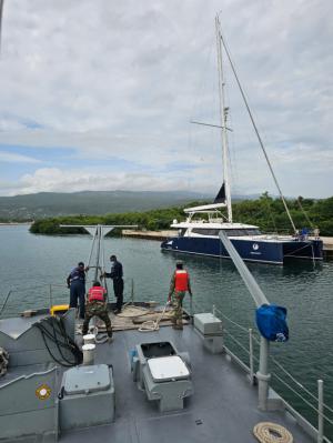 Armada de República Dominicana Rescata a Cuatro Extranjeros a Bordo de un Velero en alta Mar