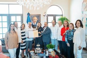 Alcaldesa Carolina Mejía designa a Frank Rainieri como mentor turístico de Santo Domingo