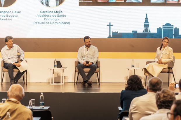 La alcaldesa de Santo Domingo hace un llamado a las empresas para trabajar juntos por las ciudades