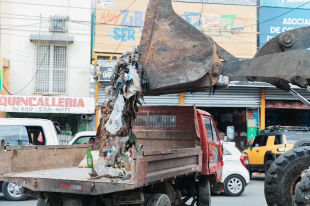 Alcaldía del DN realiza amplio operativo de limpieza