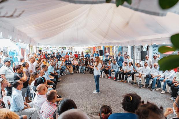 Carolina Mejía lleva la alcaldía al barrio 24 de Abril