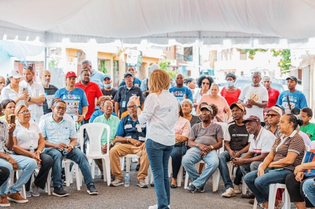 Carolina Mejía lleva la alcaldía al barrio 24 de Abril