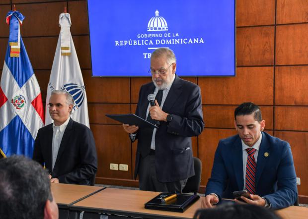 Luis Miguel De Camps juramenta superintendente de Salud y Riesgos Laborales