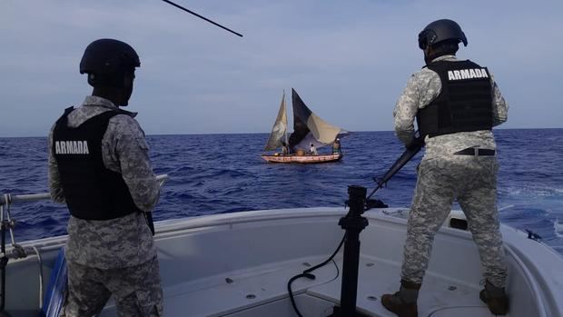 La Armada dominicana refuerza la seguridad fronteriza con operativo en Monte Cristi y Manzanillo.
