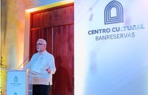 Centro Cultural Banreservas presenta libro de arte con fotos de Teatro Guloya