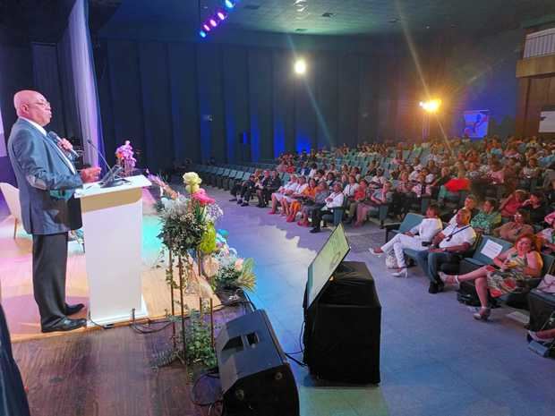 Yanio ante publico congreso cooproenf.