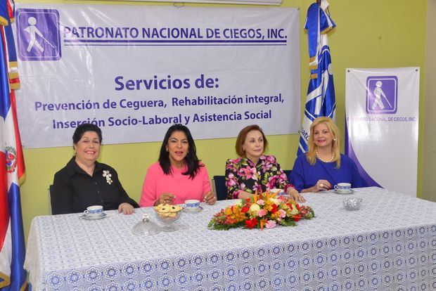 Yenny Podesta, Alexandra Ventura de Gómez, Rita Espaillat y Leonor García.