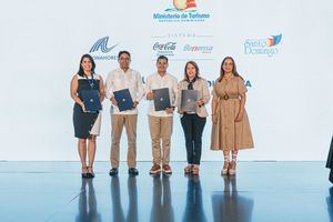 Yudit García, Juan Amell, David Llibre, Kathia Mejía y Aguie Lendor.