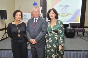 Pilar Sánchez, Urs Schnider y Edith Schinder. 