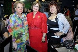 Nieves Colombani, Marisela de Grullón y Virginia de Simó. 