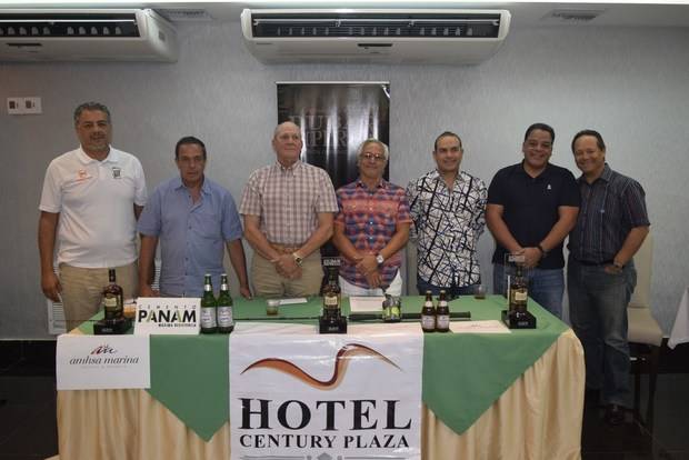 Organizadores torneo de pesca de Montecristi.