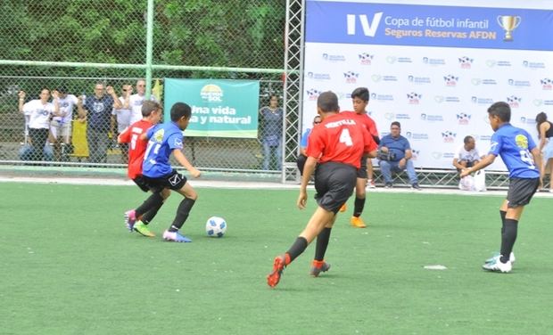 LosequiposBaugeryLa Meca en plena accion por la V Copa Seguros Reservas.