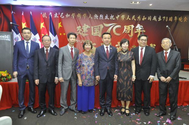 Huang Jinen, Wilson Ho, Tony Ng, Rosa Ng, Zhang Run, Niyan Duan, Marino Joa y SuKing Fung.