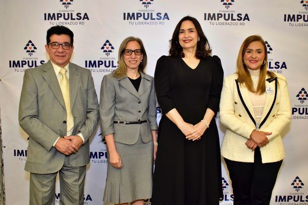 Ricardo Parra, Ancell Scheker viceministra Educación; Ginny Jacobo, presidenta de Impulsa y Sorivel Pérez Vegazo.