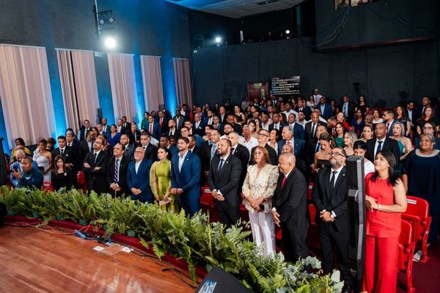 Asistentes a la ceremonia de reconocimiento.