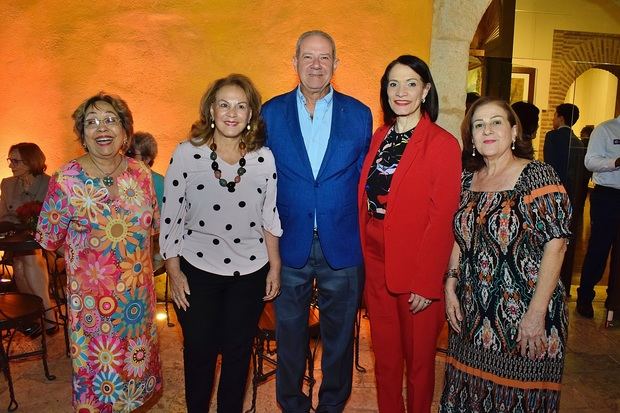 Ivelisse Russo, Yolanda Mella Russo, Giuseppe Russo, Pilar Ojen de Russo y María Mella Russo.