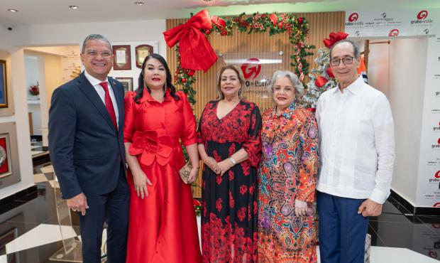 gnacio Glass, Sulin Lantigua de Glass, Luisa de Aquino, Nieves Colombani y Luis Felipe Aquino.